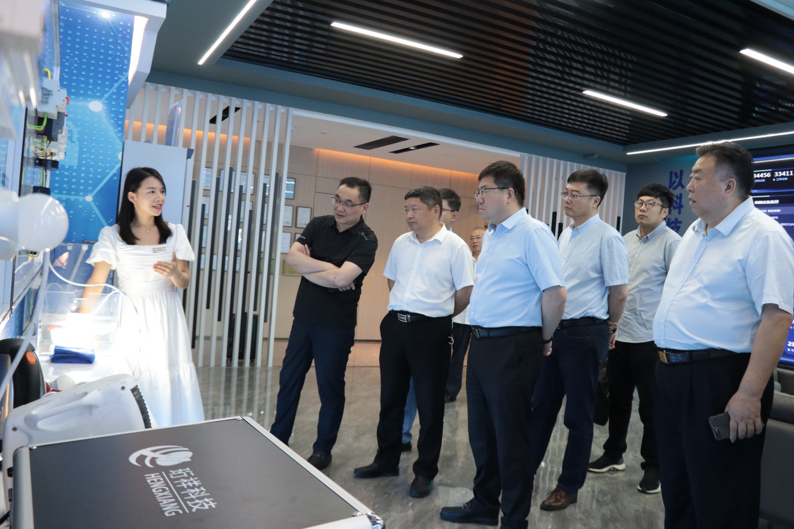 亳州市领导薛副市长一行莅临ob.com科技指导工作