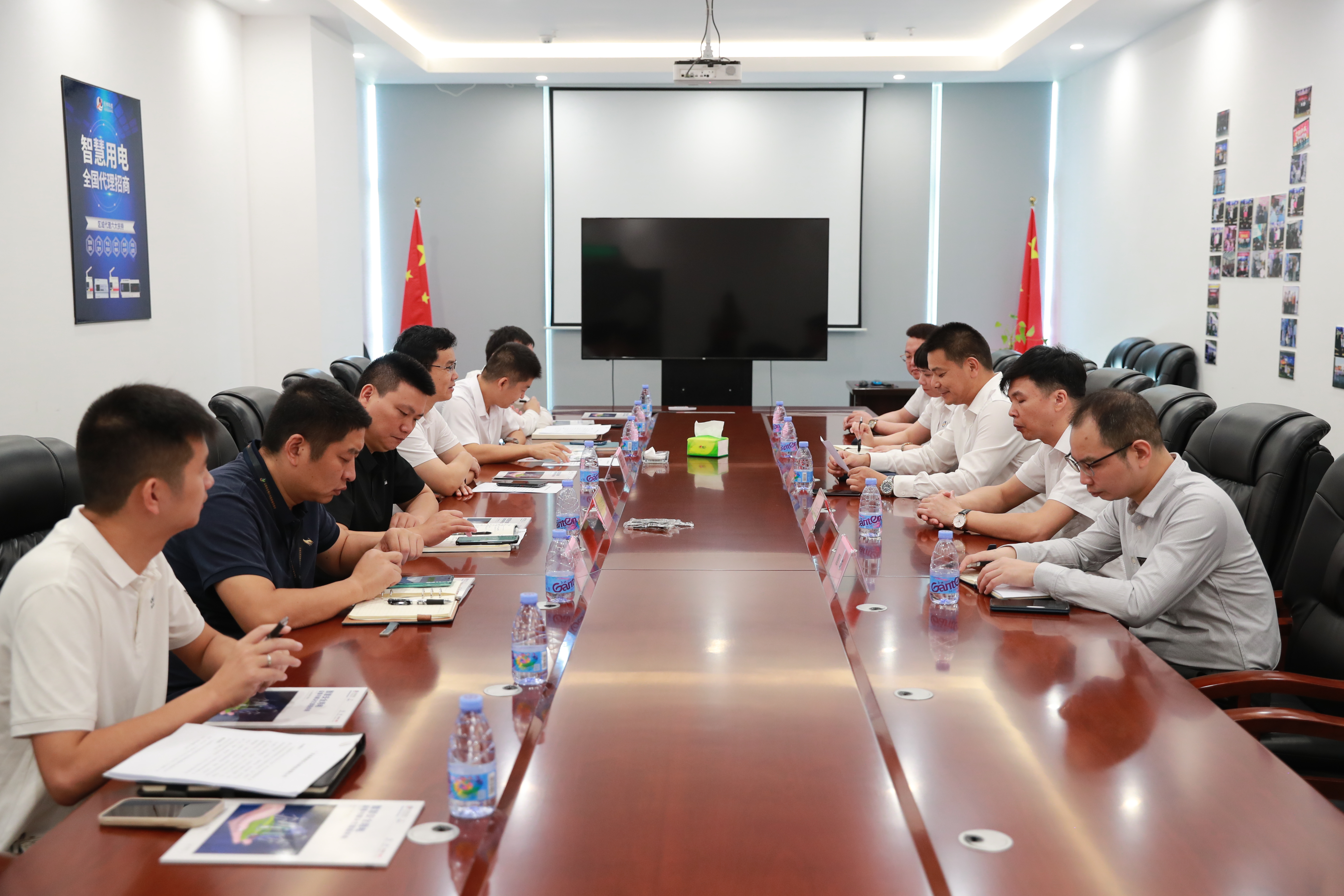 深圳市光明区凤凰街道党工委领导走访ob.com科技